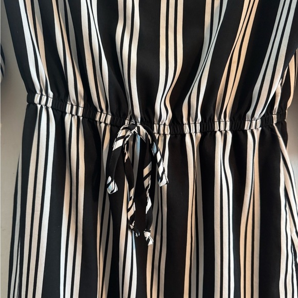 Elegant Striped Mini Dress in Black and White - Picture 3 of 8